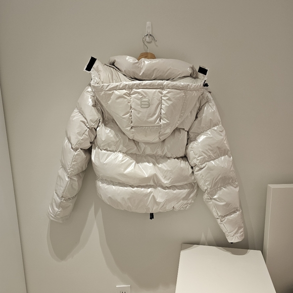 ✨SOLD - Gloss white super Puff short - Picture 8 of 11